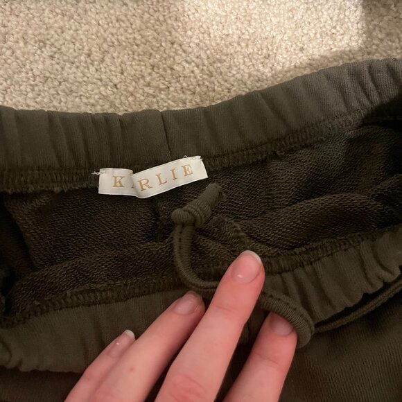 🍀 Green Set from Karlie! - Picture 2 of 5